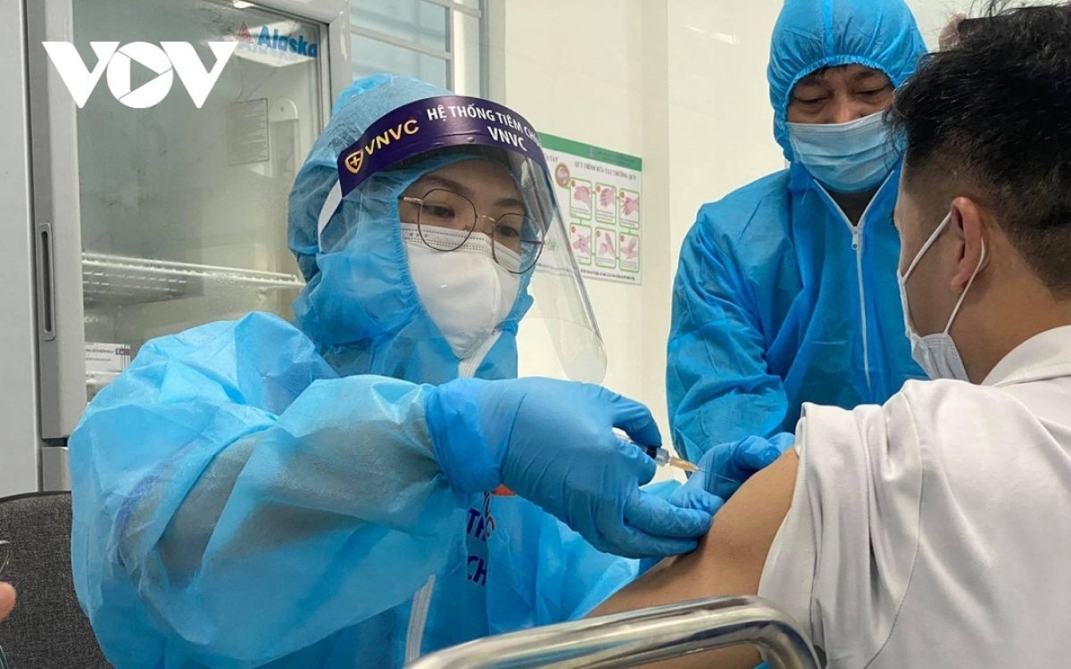 Hanoi to complete COVID-19 booster vaccination in July